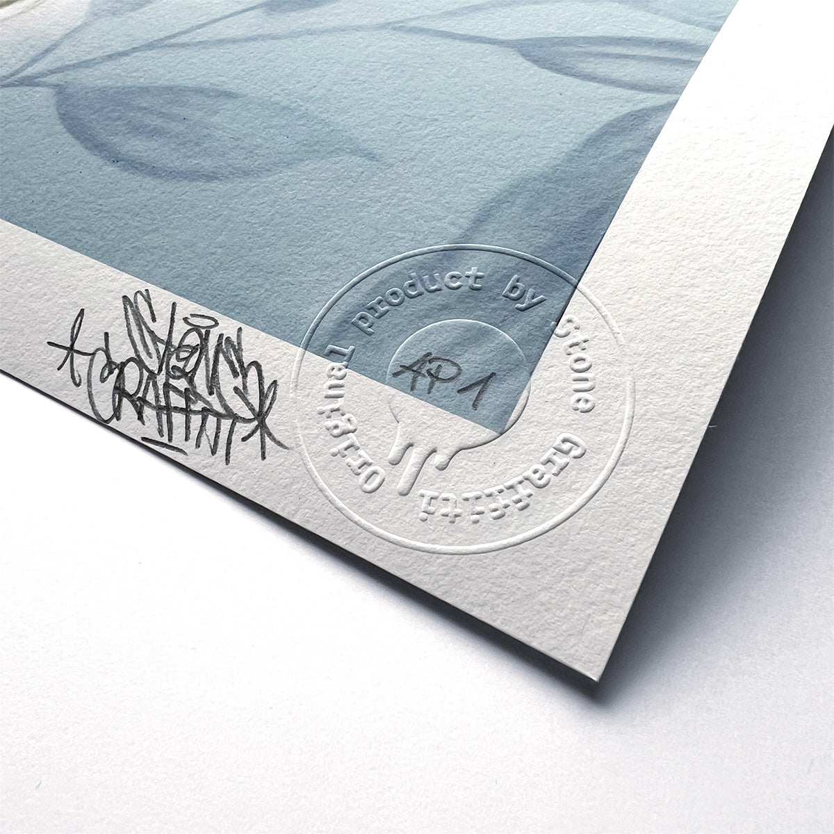 Prägung und Signatur des limitierten Eisvogel Kunstdrucks von Stone Graffiti