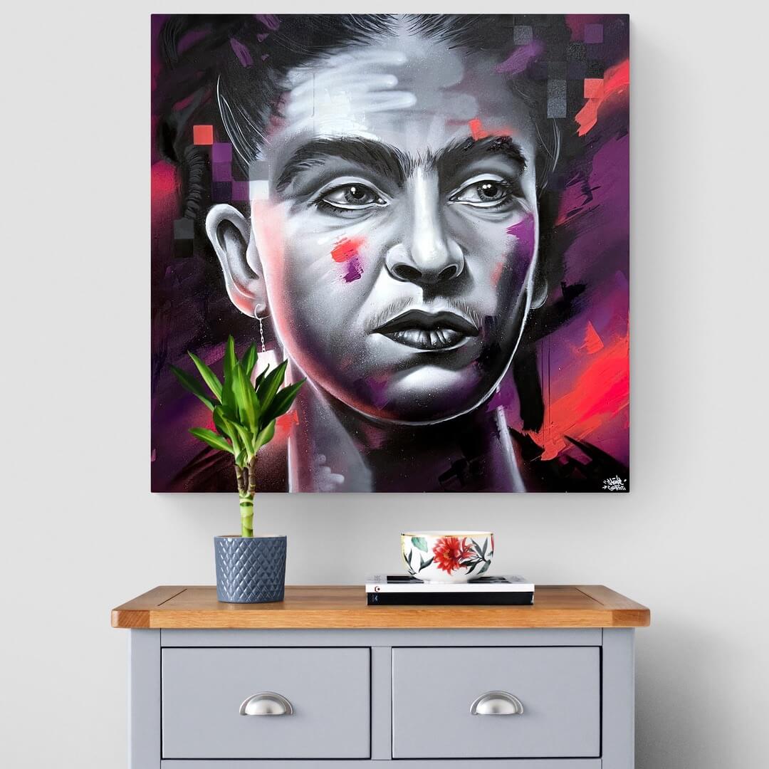 Frida Kahlo Portrait Original Leinwand in modernem Wohnraum als Statement-Piece